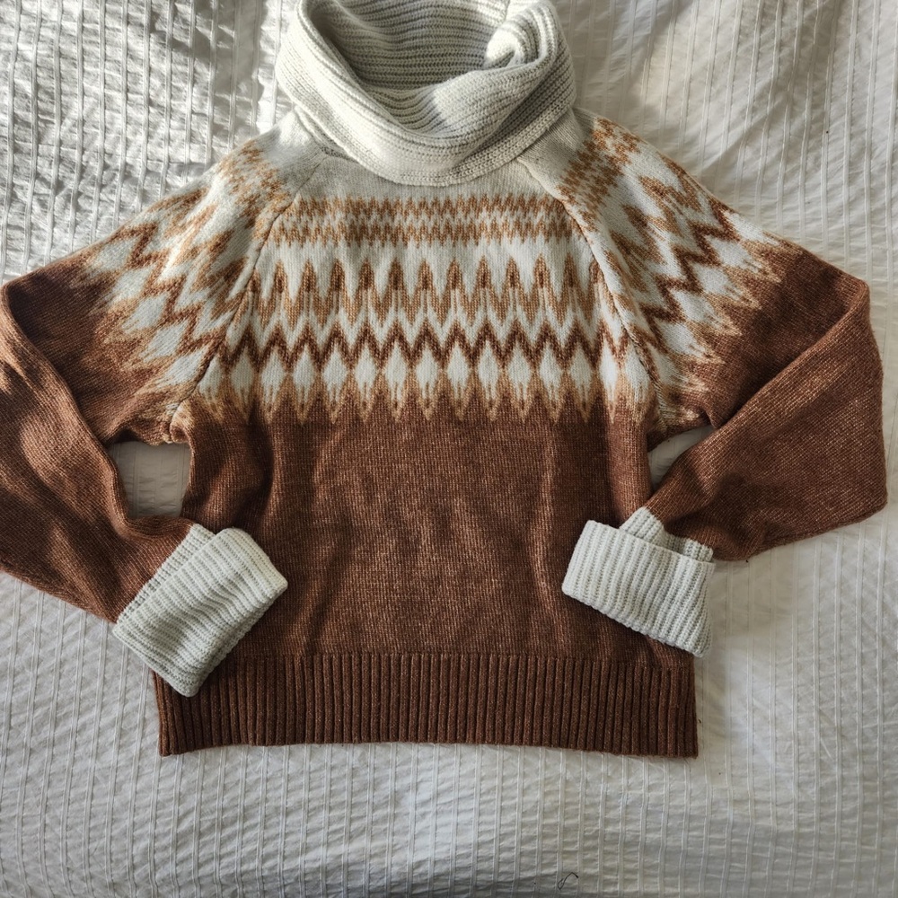 Tahari | Tan brown white pattern Oversized turtleneck Sweater Holiday Christmas